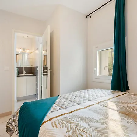 Vila Soleil Levant With Terrace Near The