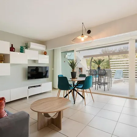 Soleil Levant With Terrace Near The Vila